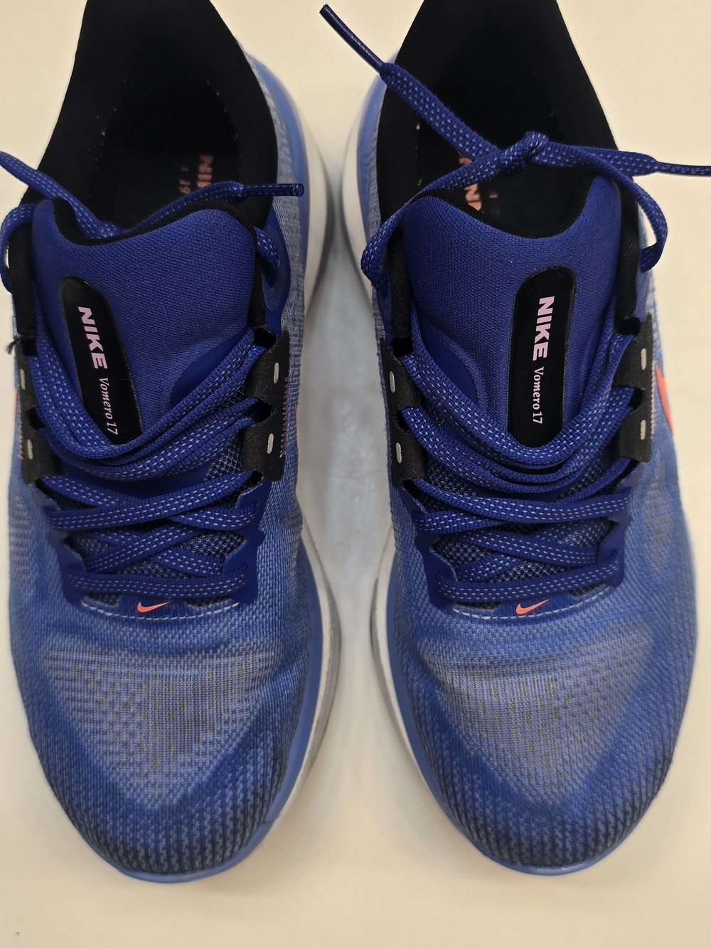 NIKE Men's Blue Athletic Running Shoes with Pink Accents